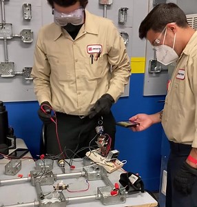 #HVAC students are working on electrical circuits. Even in the #HVAC trade, students learn different areas of electrical, as it applies to the career. #LincolnTech #HVAC #electrical #circuits #electricalcircuits #hvactechs #skilledtrades #heatingcooling #handsoneducation | Lincoln Tech
