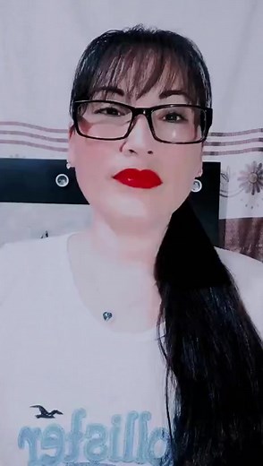 5.3K views · 32 reactions | Si una mujer le acaricia a un hombre cada vez que está distraído eso significa | CHELY FITZ | Facebook
