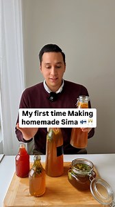 Making homemade Sima 🥂🤭🇫🇮 How did I do? 😅❤️… The recipe I used below: 3 liters of water 250 g of brown sugar 100 g of white sugar 1/4 tsp dry yeast 1 organic lemon A handful of raisins 1. Boil 1.5 l of water and mix the sugar into the hot water. 2. Pour hot water and the rest of the cold water into a large container, so you get hand-warm water. Mix in the yeast. 3. Peel the lemon and squeeze the lemon juice into the meringue. 4. Pour into sealable bottles and leave the mead to set at room t