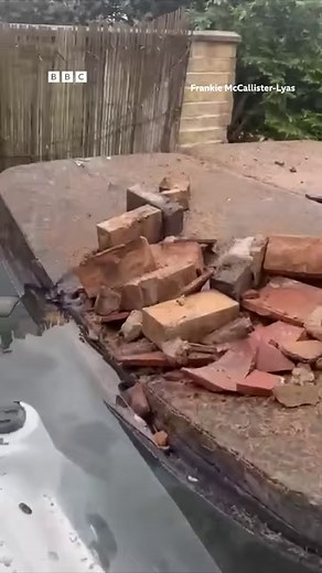 Strong winds have left a trail of destruction in West Bridgford, damaging a hot tub, cars and bringing trees down . . . #bbceastmidlands #nottingham #westbridgford #nottinghamshire | BBC Nottingham