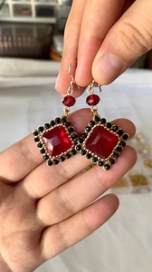 12K views · 196 reactions | Restock cuadrado tonto con negro listo! 殺 #hechoamano #handmade #accesorios #accesories #alambrismo | Amanda es.creativa | Facebook