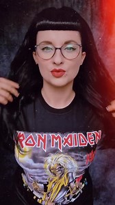🔥 Lust auf neues Merchandise? 🔥 Paula zeigt uns in ihrem Video ihre neuste Merch-Ausbeute! Macht das bei Euch auch Lust auf mehr? Dann checkt unseren Shop aus, wenn Ihr euch die Designs von Motörhead, Iron Maiden oder Steven Rhodes auch sichern wollt. 🤩 Psst: Nur noch heute gibt's mit dem Code FAN15 starke -15% Rabatt auf Entertainment-Merchandise. 🤫 Alle Shirts vom Video und noch viele weitere Designs findet Ihr im Shop! Videocredit: @miss.eve.velvet #impericon #iveyourmusic #bandmerch #ent