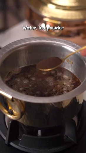 Irani chai & Onion samosa😍 In the streets of Hyderabad, nothing feels more comforting than a hot cup of Irani chai paired with a crispy onion samosa❤️. The creamy, slow reduced milk tea has a sweetness and warmth that perfectly balances the sharp, spicy filling of the samosa. Every Irani café from old lanes of Charminar to the bustling corners of Abids serves this iconic duo that locals swear by. The moment you break into that flaky samosa and take a sip of the strong chai, it instantly reminds