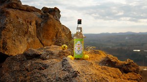 Vodka citron amin’ny tsirony tena miavaka ! Volka, manafana ny revintsika 🥳. -- Laissez-vous séduire par le goût rafraîchissant de Volka, notre vodka citron ! Il y a toujours une raison de célébrer et de lever son verre 🥳. . . . #AnkaranaDrinks #madagascar #Volka #vodkacitron #drinks #party #alcohol #vitamalagasy | Ankarana Drinks Ofisialy