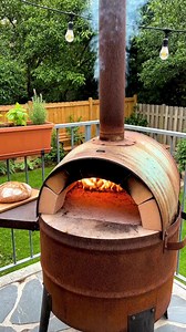 Who says great pizza needs a sprawling backyard? With a small balcony and the right setup, you can enjoy the magic of a wood-fired oven at home. Imagine pulling out a perfectly blistered sourdough crust topped with melted, bubbly mozzarella—crispy, smoky, and fresh from your own outdoor space. Big flavor doesn’t require big square footage. #WoodFiredCooking #BalconyEats #SourdoughPizza #OutdoorLiving #HomeChef | GreenLife Hacks & Tips