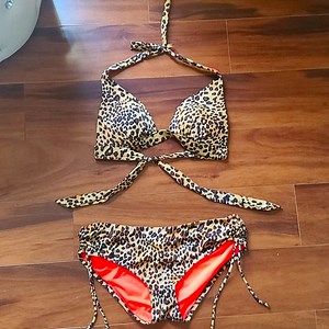 cheetah print Victoria secret Swimsuit in excellent condition