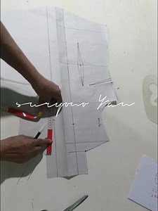 1.2K views · 807 reactions | Proses cara membuat pola kebaya kutu baru yang lagi viral #prosescaramembuatpolakebayakutubaruyanglagiviral #sewingtutorialpola #suryonoyan | Suryono Yan | Facebook