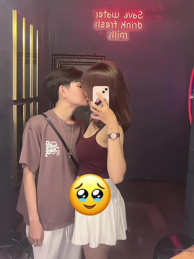 Jeat's wlw couple moments