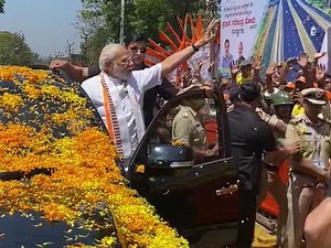 Prime Minister Narendra Modi was showered with flowers by BJP supporters and locals as he held roadshow in Mandya, Karnataka. During his visit, PM Modi will dedicate and lay foundation stone of projects worth around Rs. 16,000 crores. #PMModi #NarendraModi | NDTV