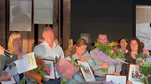 Niet alleen de ruiters maar ook de grooms worden vandaag in de bloemetjes gezet! 💐 | equnews.be