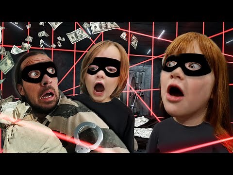 BABY ROBBER FAMiLY!! Adley & Niko steal money from the Brookhaven Bank & Adopt a pet family with Dad