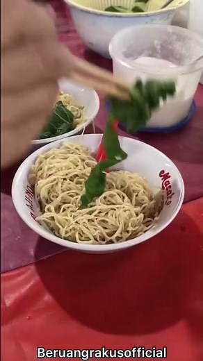 Umur 76 tahun jualan mie sendirian