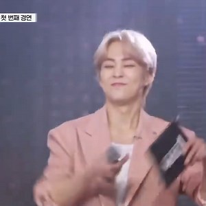 40K views · 2.9K reactions | Anh MC hót pin cừ trời đất ơiiiii 凉凉凉 | Tiệm Dịch Vui | Facebook