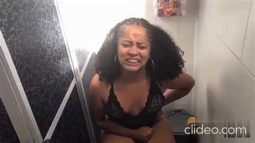 Girl fake toilet farts (Loop)