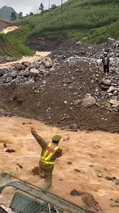 Hành động tuyệt vời của chiến sĩ CAND Nguyễn Mạnh Tường, Công an huyện Mèo Vạc, tỉnh Hà Giang ❤️ 10 điểm tuyệt đối không có nhưng ❤️ Video: Cuong Huynh | Halo Hà Nội