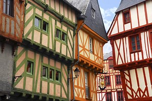 Vannes Travel Guide - Expert Picks for your Vacation