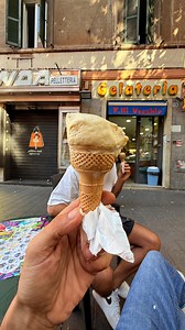 Un gelato allo zabaione da Luigi, il migliore di Roma, e un’occhiata alla mappa turistica che ho creato 5 anni fa. Un progetto nato per valorizzare il quartiere e che oggi continua a crescere. Torpignattara è sempre più una meta turistica tra storia, street art, carbonare, alta pasticceria e specialità che fanno leccare i baffi ai turisti di tutto il mondo. | Gianni Ranalletta