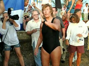 US swimmer braves sharks on Cuba crossing