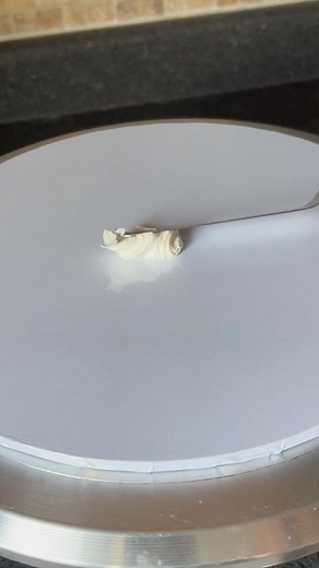 Wait for it…😆🤍 #cake #cakedecorating #cakedecoratingtutorial #cakedesign #heartcake #blackcake #cakesofinstagram #cakestyle #blackcakes #blackcake | Sarah Rosa Cakes