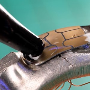 192K views · 228 reactions | A smart guy implanted a bank card chip in a bracelet料 | Transformazing | Facebook