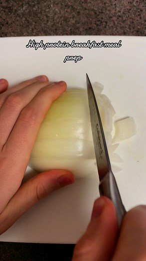 Meal prep breakfast skillet: 350 cals/43 g protein 😮‍💨 thanks to the homemade turkey sausage 🤌🏼 Who can guess the voices in the podcast we were listening to??👀 #meaprepideas #mealprep #mealpreppingideas #mealprepping #mealprepbreakfast #highproteinmealprep #highproteinmeals #macrofriendlyrecipe | My Protein Pantry