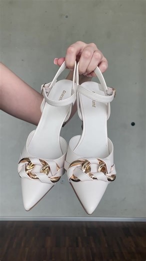 Har du brug for lidt inspiration til dit næste outfit?🎉 De her pumps fra Graceland passer perfekt til enhver anledning! Med sin hæl på 9,5 cm er de også behagelig at have på hele aften👡 Du kan netop nu spare 30% på dem! Nu 244,30 kr. Før 349,00 kr. 🔍Graceland Pumps: http://deich.mn/1moD | Deichmann