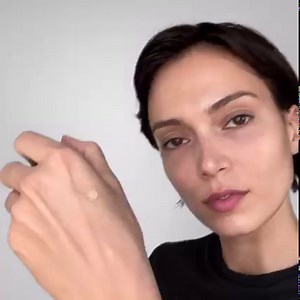 YOU NEED THIS. Smooth your skin, blur your pores, & perfect your base for makeup that looks better and lasts as long as you need it to 🖤 Shop flawless skin now @sephoracanada | Smashbox Cosmetics