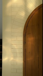 Sunlight softens as it weaves between the contours, allowing us to admire the design of these beautiful homes. #vianaar #vianaarhomes #goa #northgoa #luxuryhomes | Vianaar Homes