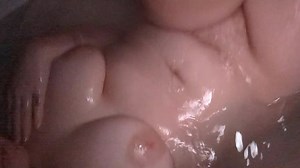 Juicy StareFire takes a bath