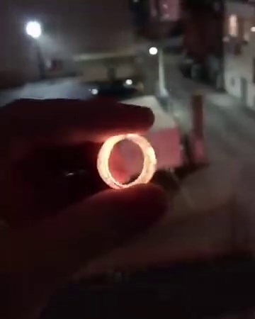 #LordoftheRings' homemade ring is made of resin / epoxy mixed with strontium aluminate powder, whose main property is phosphorescence: a glow that lasts relatively long after being exposed to light. Pretty cool. #homemade #creative #ring #thelordoftherings #sculpture | Geekculture
