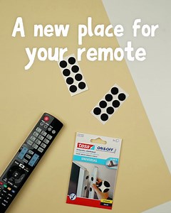 Not sure where to put the remote control? With this hack ✨ you will make room on the table for the important things. 🌹 It's super easy with the tesa® On & Off General Purpose Stick-on Tape. So everything stays in place! ✔️ ✅ https://bit.ly/LoopCoinsOnOff #tesa #diy #remotecontrol | tesa