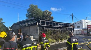VidÃ©o - Saint-AndrÃ©Â : un incendie ravage une pizzeria