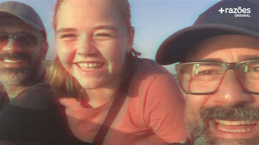 2.6M views · 87K reactions | Casal gay adota 5 irmãos para que eles cresçam juntos O Geninho e o Duda primeiro adotaram a Maria Helena, na época ela foi separada dos irmãos e os mais novinhos ainda nem tinham nascido. O que ela não esperava é que seus pais iriam adotar todos os seus irmãos para que eles crescem juntos. Essa história é tão linda que ficamos até sem palavras. @paiciencianapratica @paiciência | Acorda Lambari | Facebook