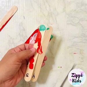 43K views · 168 reactions | Back to school Apple handprint name puzzle  !!! A great Name recognition activity for preschoolers and kindergarteners! ✍️✍️!!! All you need is popsicle sticks, paint, kids photo, tape and go!!! | Zippi Kids Corner | Facebook