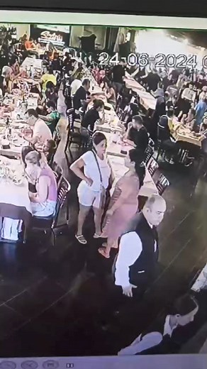 📷 Sara Valdez, quien hace algunos meses fue liberada de prisión, ha reincidido en sus actividades delictivas. En esta ocasión, sustrajo la cartera de una clienta en un establecimiento gastronómico. No aprende! | Info Alto Paraná Digital