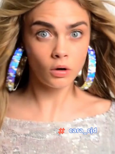 Tag someone who needs to see this level of shine today ✨ @Cara Delevingne 👑 #caradelevingne #cara_cjd #tbt #blumarine