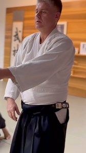 Emphasis points for Morotedori Kokyunage. ◽️ . . #aikidopractice #forwardroll #aikidopath #bokkenclass #aikidoseminar #aikikai #aikidokids #kidsclasses #aikido #aikidoclass #aikidoweapons #aikidodojo #aikidokids #aikidoinnorthridge #dojo #dojoinnorthridge #martialarts #aikidoforbeginners #beginnersaikido #martialartsinnorthridge #welcometothemat #aikidofriends #seeyouonthemat #合気道 #合気会 #karate #jiujitsu #iaidō #judo | North Valley Aikikai