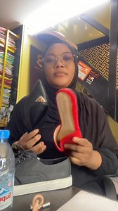 9.9K views · 52 reactions |  EN SOLDE ACTUELLEMENT !  Contact direct : 676珞955☺️919 ✨ Des chaussures tendance à prix cassés t’attendent chez OM Business 237 - OMB !  Pour découvrir toutes nos merveilles, connecte-toi sur TikTok : @ombusiness237  Service express – Réponse immédiate !  Livraison et expédition PARTOUT sans tracas !  #OMBoutique #SoldesDeFolie #ChaussuresEnPromo | Mami Ton's Family - Orgelle Kentsop | Facebook