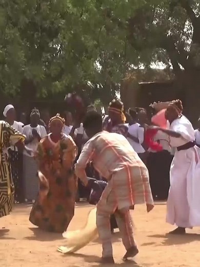 Mangala Camara Djelale : La Comédie en Ébullition