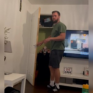 4M views · 2.4K reactions | There's no better prank than a classic scare prank... | LADbible | Facebook