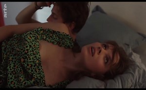 Louisiane Gouverneur Breasts Scene in Cleves