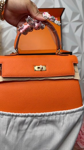 6.3K views · 86 reactions | ✨ Hot Girl Summer ✨ #hotgirl #dhgate #dupes #fashion #bag #handbags | Veronica Cannady | Facebook