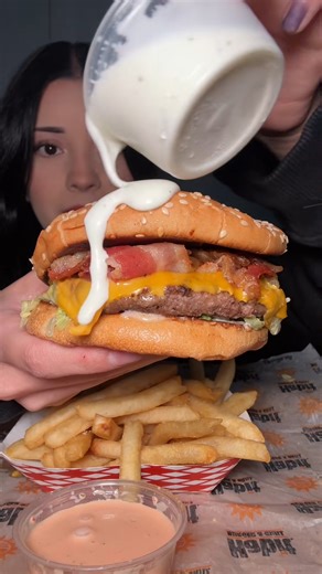Eat habit burger with me :p #foodie #eatingshow #mukbang #cheeseburger | Kittyfoodie