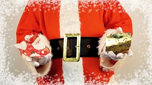 10K views · 18 reactions | If gift wrapping paper doesn’t have glitter or foil, it can usually be recycled in your top box. Take off any sticky tape, ribbons and bows first. You can use the wrapping paper ‘scrunch test’ as well to make sure. If you scrunch the paper in your hand and it stays in a ball, it can be put into the recycling, if it doesn’t then it will need to go in your black/blue wheelie non-recyclable waste bin” | Denbighshire County Council | Facebook