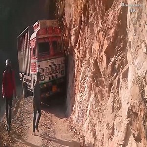 Extremely dangerous logging truck error | Nature Daily