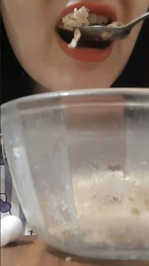 ASMR of oatmeal eating 😋