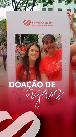 Hoje (27/09) é comemorado o Dia Nacional da Doação de Órgãos. Para a Santa Casa BH Hospital de Alta Complexidade 100% SUS essa data é ainda mais especial! Ela reforça o nosso compromisso de oferecer uma saúde de ponta para todos, uma vez que somos o maior hospital transplantador de órgãos e tecidos de Minas Gerais. Por isso, as nossas equipes saíram às ruas com um propósito nobre: sensibilizar a população sobre a importância da doação de órgãos. Durante todo o dia, espalhamos informações valiosa