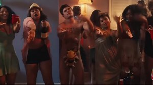 Zac Efron se desfasa bailando ‘La Macarena’