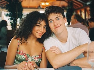 Any Gabrielly assume namoro com ator americano: "Tô apaixonada" |