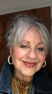 Daisy Meadows has not died aged 40 of cancer as reported on some social media platforms. Myself and other authors wrote the Rainbow Magic books under the joint pen name, Daisy Meadows. I want to make that clear to the thousand of younger readers and adults who love the Rainbow Magic books and are feeling really sad about this false news. #authorlife #authorsofinsta #readersofinsta #lovereadingbooks #suebentleyauthor #lovebooks📚 #daisymeadows @sarahbecker2578 @rupertcrew @northantslibraries @nor